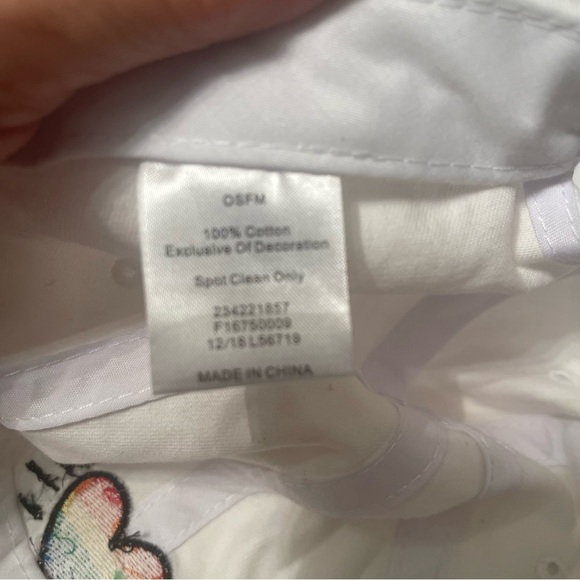 White Adjustable Hat With a Rainbow Heart - Picture 8 of 8